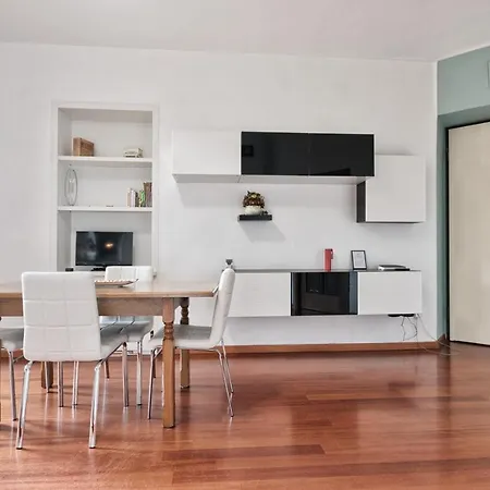 Appartement Cenisia & Porta Susa Roomy Flat *
