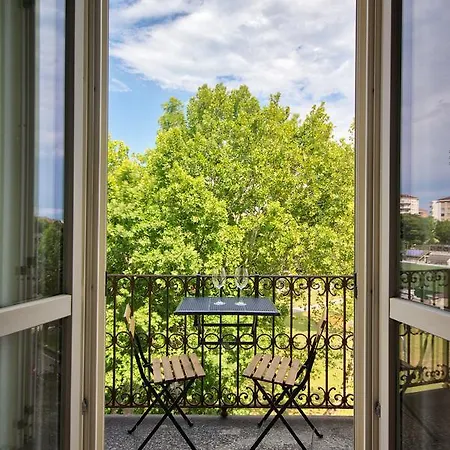 Cenisia & Porta Susa Roomy Flat Turin