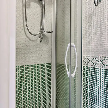 Cenisia & Porta Susa Roomy Flat Turin