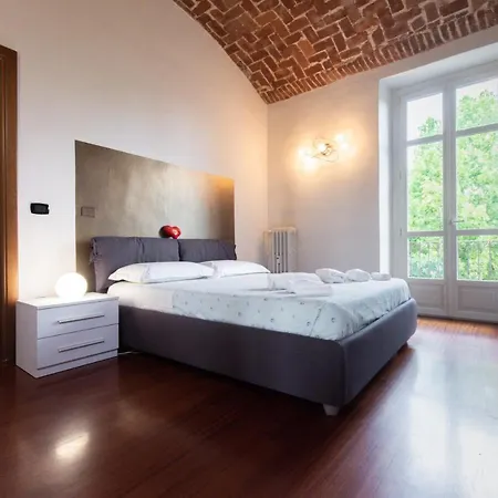 Cenisia & Porta Susa Roomy Flat Appartement