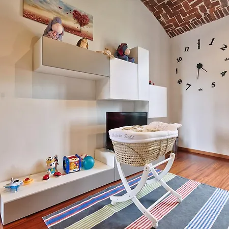 Cenisia & Porta Susa Roomy Flat Appartement